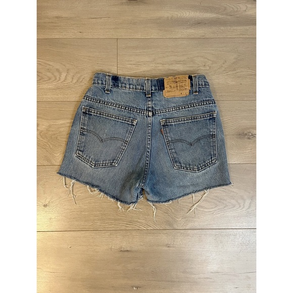 Vintage Levis denim shorts, size 26 - Picture 2 of 3